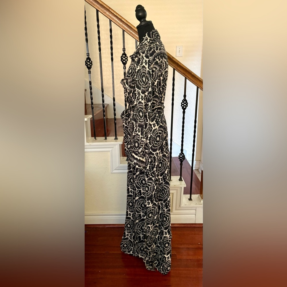 Elegant Omika Black and White Maxi Dress - Picture 6 of 10